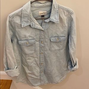 Women’s jean buttoned down top